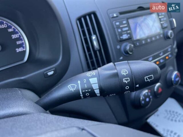 Червоний Хендай i30, об'ємом двигуна 1.4 л та пробігом 223 тис. км за 6300 $, фото 16 на Automoto.ua