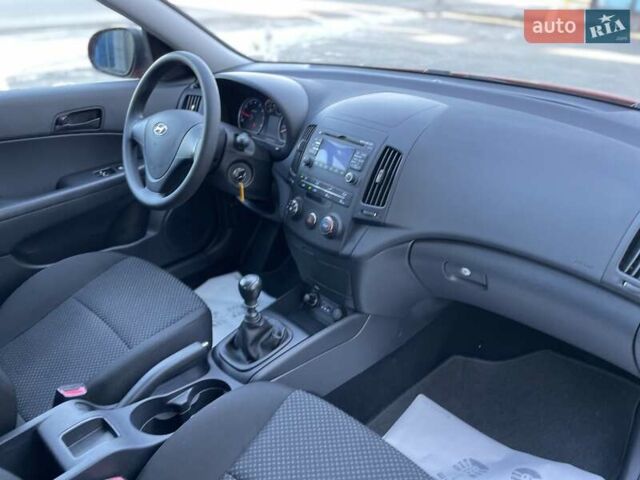 Червоний Хендай i30, об'ємом двигуна 1.4 л та пробігом 223 тис. км за 6300 $, фото 51 на Automoto.ua