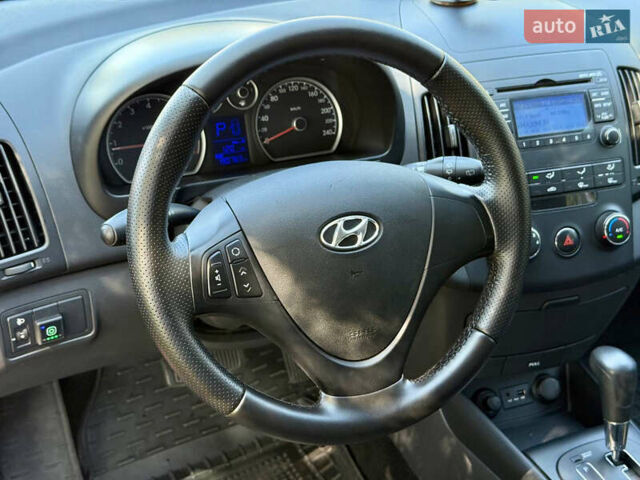 Красный Хендай i30, объемом двигателя 1.6 л и пробегом 190 тыс. км за 6850 $, фото 25 на Automoto.ua