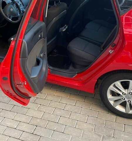 Красный Хендай i30, объемом двигателя 1.58 л и пробегом 202 тыс. км за 5900 $, фото 13 на Automoto.ua
