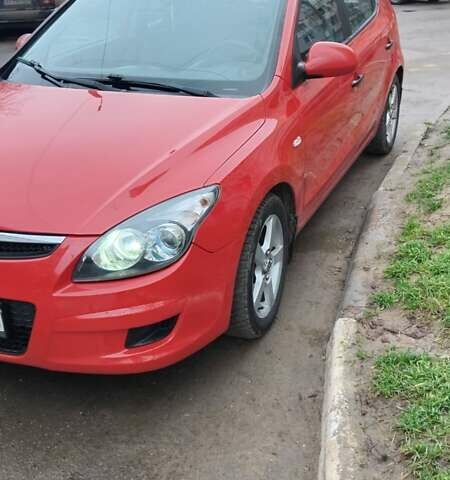 Красный Хендай i30, объемом двигателя 1.4 л и пробегом 235 тыс. км за 5099 $, фото 4 на Automoto.ua