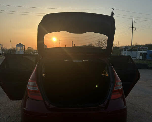 Красный Хендай i30, объемом двигателя 1.59 л и пробегом 227 тыс. км за 6200 $, фото 6 на Automoto.ua