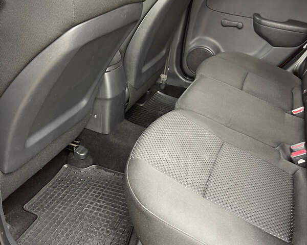 Красный Хендай i30, объемом двигателя 1.59 л и пробегом 195 тыс. км за 7200 $, фото 20 на Automoto.ua