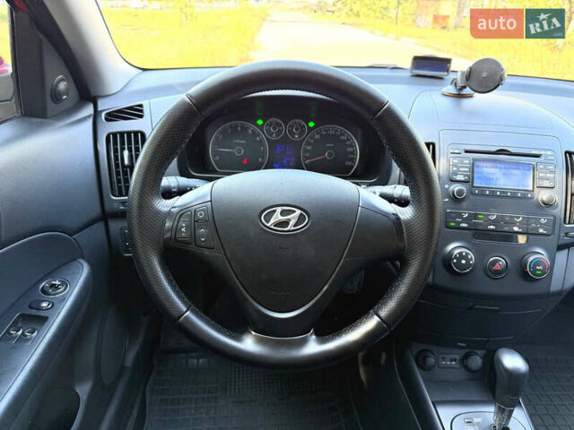 Красный Хендай i30, объемом двигателя 1.6 л и пробегом 190 тыс. км за 6850 $, фото 23 на Automoto.ua