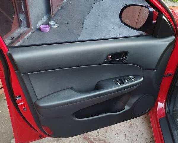 Красный Хендай i30, объемом двигателя 1.6 л и пробегом 190 тыс. км за 6200 $, фото 9 на Automoto.ua