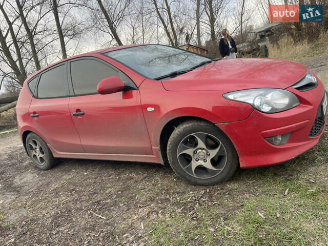 Червоний Хендай i30, об'ємом двигуна 1.59 л та пробігом 265 тис. км за 6250 $, фото 2 на Automoto.ua