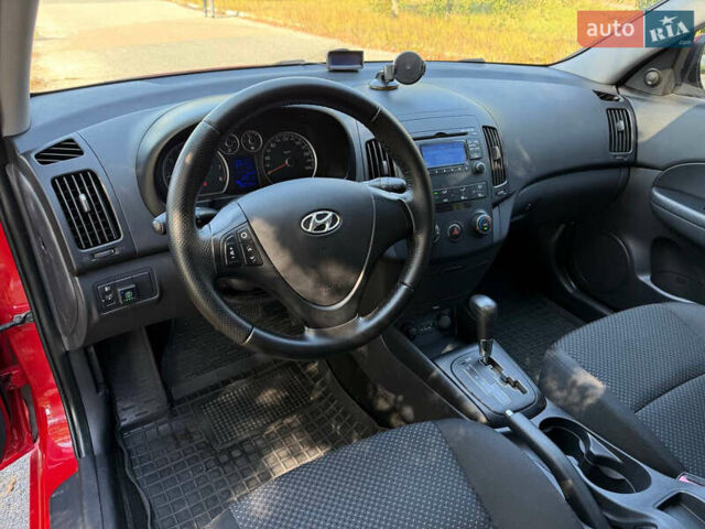Красный Хендай i30, объемом двигателя 1.6 л и пробегом 190 тыс. км за 6850 $, фото 22 на Automoto.ua