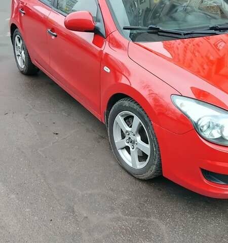 Красный Хендай i30, объемом двигателя 1.4 л и пробегом 235 тыс. км за 5099 $, фото 1 на Automoto.ua