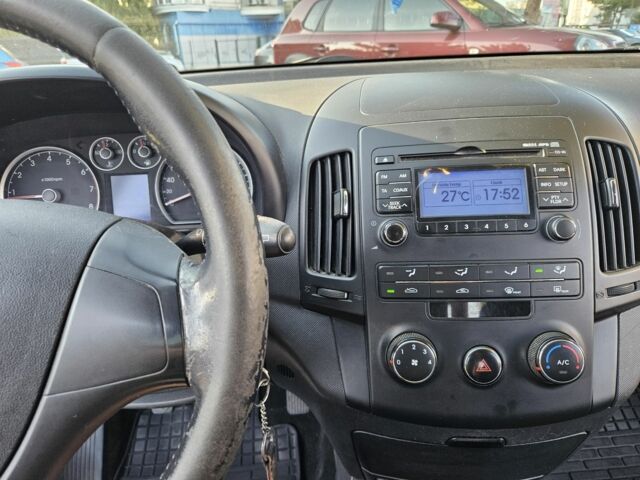 Красный Хендай i30, объемом двигателя 1.6 л и пробегом 202 тыс. км за 5900 $, фото 5 на Automoto.ua