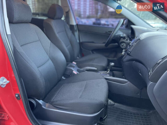 Красный Хендай i30, объемом двигателя 1.59 л и пробегом 166 тыс. км за 7500 $, фото 18 на Automoto.ua