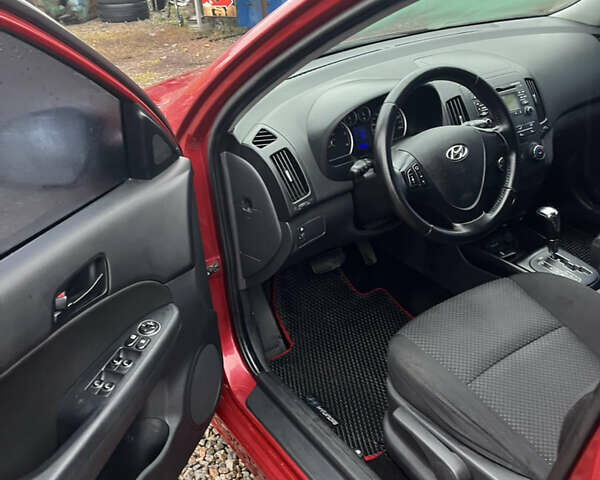 Красный Хендай i30, объемом двигателя 1.58 л и пробегом 167 тыс. км за 7950 $, фото 7 на Automoto.ua