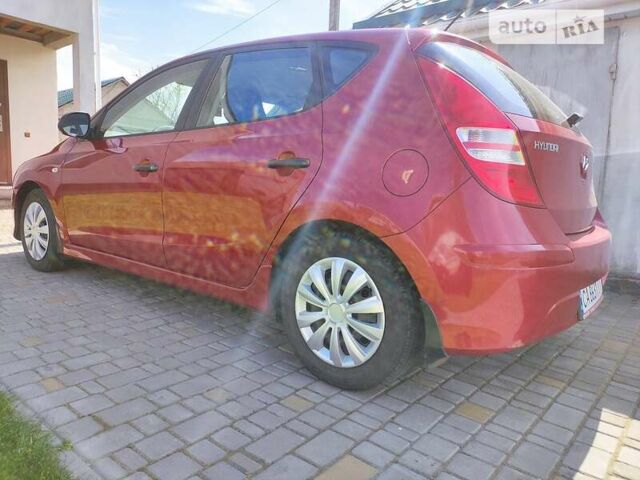 Червоний Хендай i30, об'ємом двигуна 1.4 л та пробігом 133 тис. км за 6700 $, фото 2 на Automoto.ua