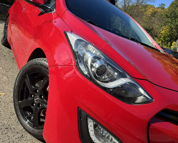 Червоний Хендай i30, об'ємом двигуна 1.59 л та пробігом 61 тис. км за 13000 $, фото 2 на Automoto.ua