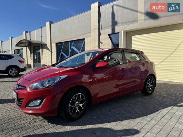 Червоний Хендай i30, об'ємом двигуна 1.4 л та пробігом 70 тис. км за 12500 $, фото 2 на Automoto.ua