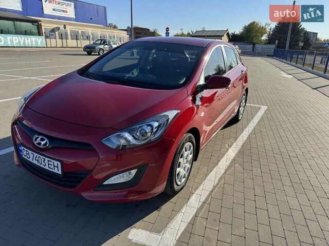 Красный Хендай i30, объемом двигателя 1.59 л и пробегом 131 тыс. км за 9000 $, фото 1 на Automoto.ua