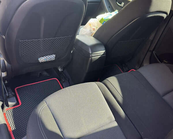 Червоний Хендай i30, об'ємом двигуна 1.59 л та пробігом 61 тис. км за 13000 $, фото 15 на Automoto.ua
