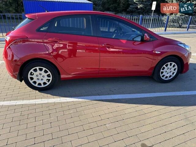 Красный Хендай i30, объемом двигателя 1.59 л и пробегом 131 тыс. км за 9000 $, фото 11 на Automoto.ua