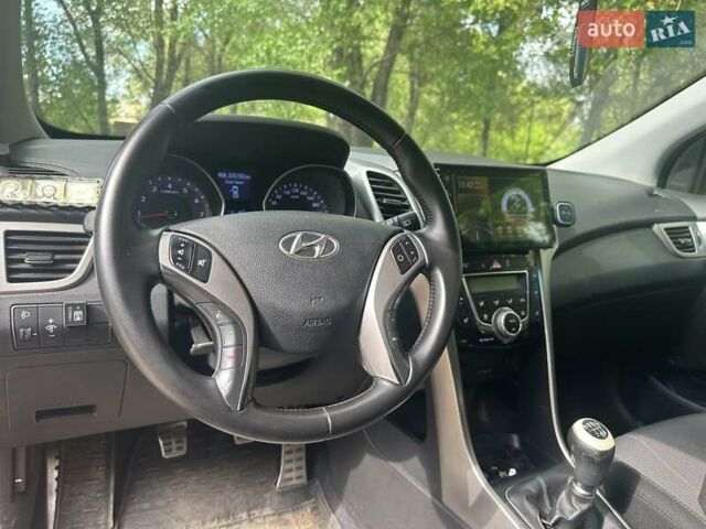 Красный Хендай i30, объемом двигателя 1.59 л и пробегом 100 тыс. км за 8500 $, фото 7 на Automoto.ua