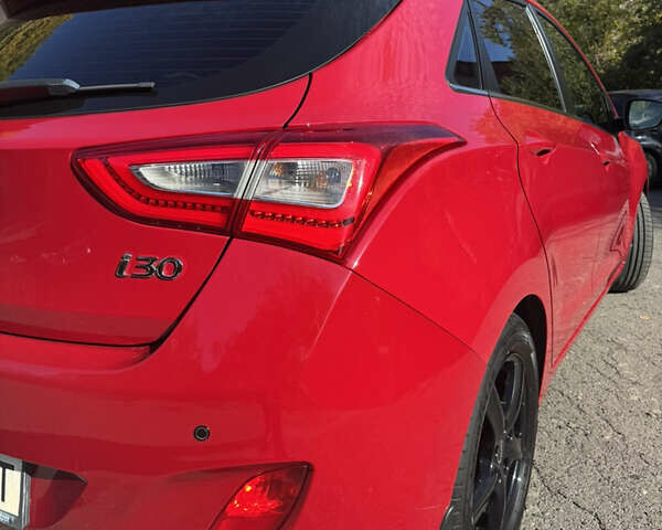 Червоний Хендай i30, об'ємом двигуна 1.59 л та пробігом 61 тис. км за 13000 $, фото 1 на Automoto.ua