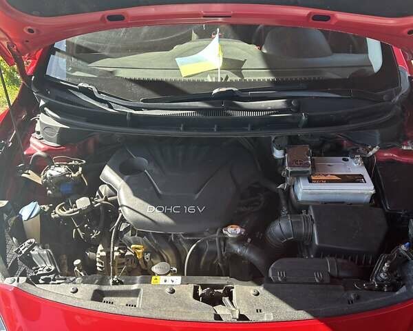 Красный Хендай i30, объемом двигателя 1.59 л и пробегом 131 тыс. км за 9000 $, фото 23 на Automoto.ua