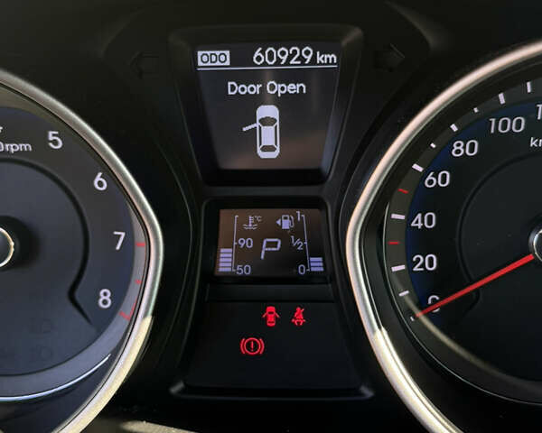 Червоний Хендай i30, об'ємом двигуна 1.59 л та пробігом 61 тис. км за 13000 $, фото 7 на Automoto.ua