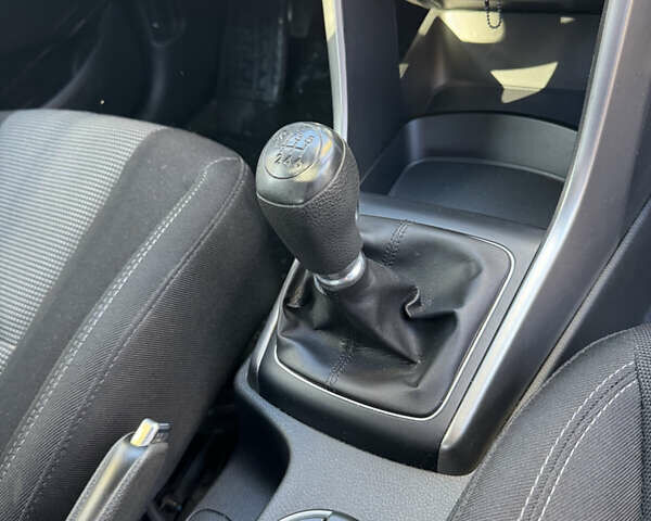 Червоний Хендай i30, об'ємом двигуна 1.4 л та пробігом 70 тис. км за 12500 $, фото 8 на Automoto.ua