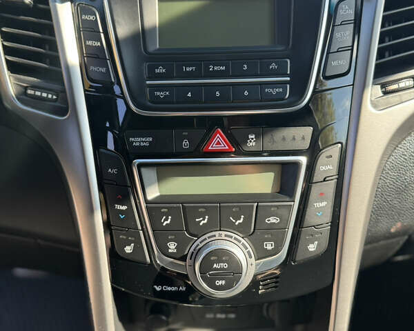 Червоний Хендай i30, об'ємом двигуна 1.59 л та пробігом 61 тис. км за 13000 $, фото 4 на Automoto.ua