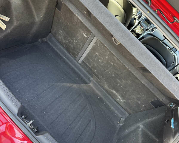 Червоний Хендай i30, об'ємом двигуна 1.4 л та пробігом 70 тис. км за 12500 $, фото 7 на Automoto.ua