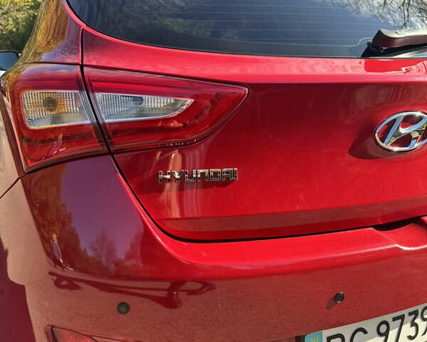 Червоний Хендай i30, об'ємом двигуна 1.59 л та пробігом 61 тис. км за 13000 $, фото 10 на Automoto.ua