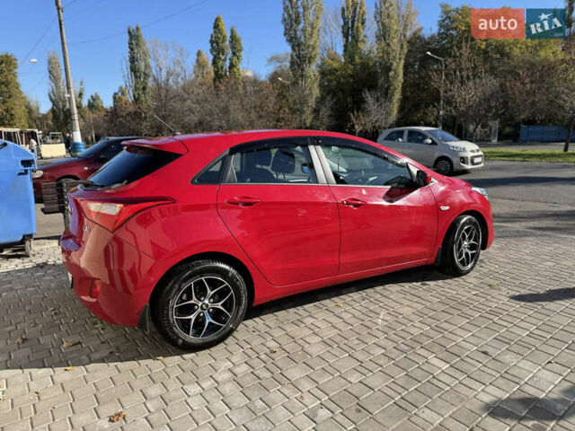 Червоний Хендай i30, об'ємом двигуна 1.4 л та пробігом 70 тис. км за 12500 $, фото 15 на Automoto.ua