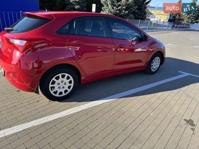 Красный Хендай i30, объемом двигателя 1.59 л и пробегом 131 тыс. км за 9000 $, фото 3 на Automoto.ua