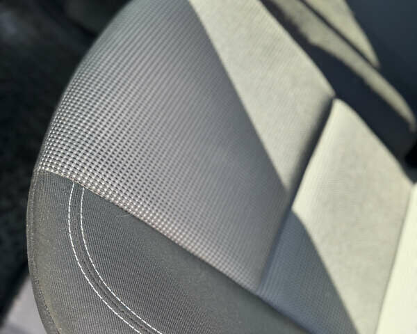 Червоний Хендай i30, об'ємом двигуна 1.4 л та пробігом 70 тис. км за 12500 $, фото 11 на Automoto.ua