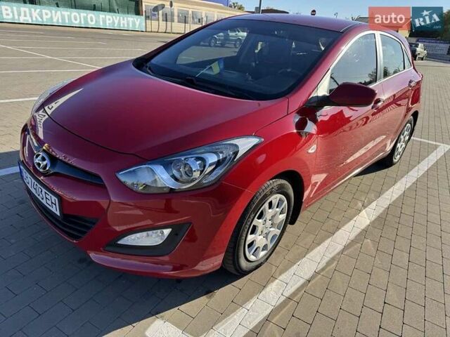 Красный Хендай i30, объемом двигателя 1.59 л и пробегом 131 тыс. км за 9000 $, фото 8 на Automoto.ua