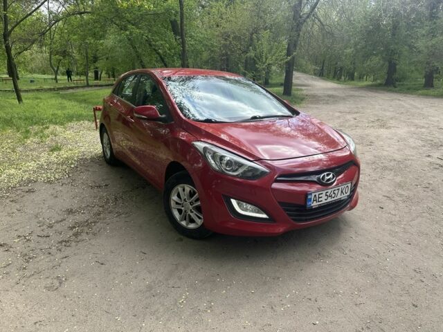 Красный Хендай i30, объемом двигателя 1.6 л и пробегом 100 тыс. км за 7500 $, фото 2 на Automoto.ua