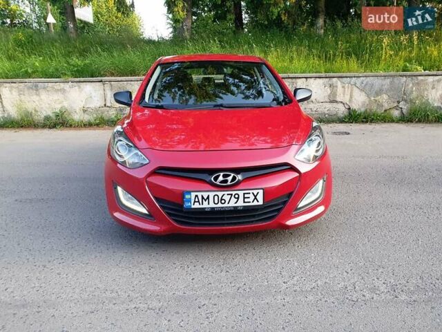 Червоний Хендай i30, об'ємом двигуна 1.4 л та пробігом 177 тис. км за 6650 $, фото 8 на Automoto.ua