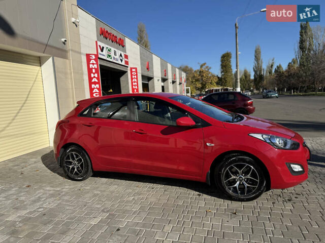 Червоний Хендай i30, об'ємом двигуна 1.4 л та пробігом 70 тис. км за 12500 $, фото 16 на Automoto.ua