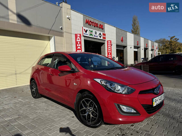 Червоний Хендай i30, об'ємом двигуна 1.4 л та пробігом 70 тис. км за 12500 $, фото 3 на Automoto.ua