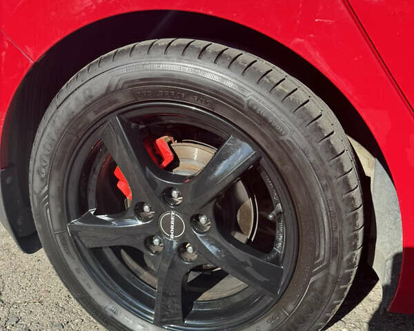 Червоний Хендай i30, об'ємом двигуна 1.59 л та пробігом 61 тис. км за 13000 $, фото 12 на Automoto.ua