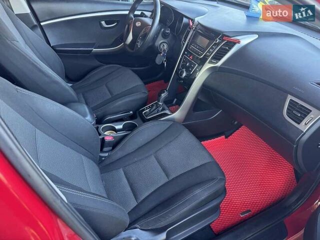 Красный Хендай i30, объемом двигателя 1.59 л и пробегом 131 тыс. км за 9000 $, фото 15 на Automoto.ua