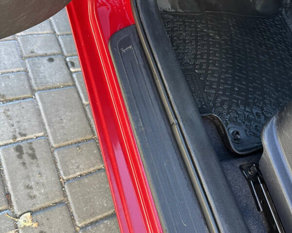 Червоний Хендай i30, об'ємом двигуна 1.4 л та пробігом 70 тис. км за 12500 $, фото 21 на Automoto.ua