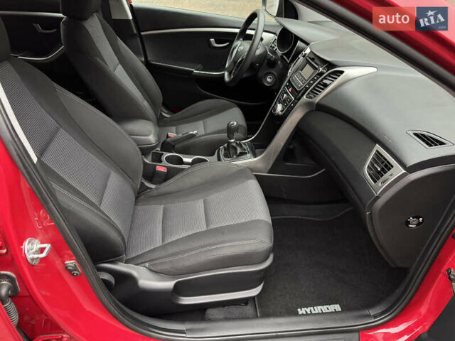 Червоний Хендай i30, об'ємом двигуна 1.4 л та пробігом 72 тис. км за 7800 $, фото 30 на Automoto.ua