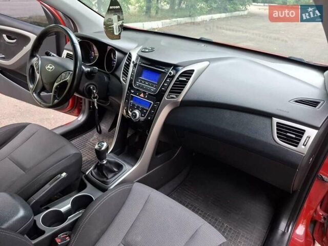 Красный Хендай i30, объемом двигателя 1.58 л и пробегом 208 тыс. км за 8700 $, фото 11 на Automoto.ua