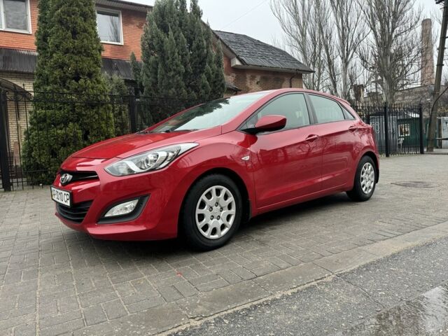 Червоний Хендай i30, об'ємом двигуна 1.4 л та пробігом 72 тис. км за 7800 $, фото 3 на Automoto.ua