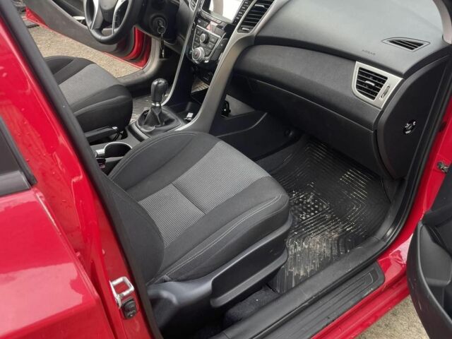 Хендай i30 2013 в Емильчином на Automoto.ua Красный Хендай i30, объемом двигателя 1.4 л и пробегом 85 тыс. км за 8200 $, фото 2 на Automoto.ua