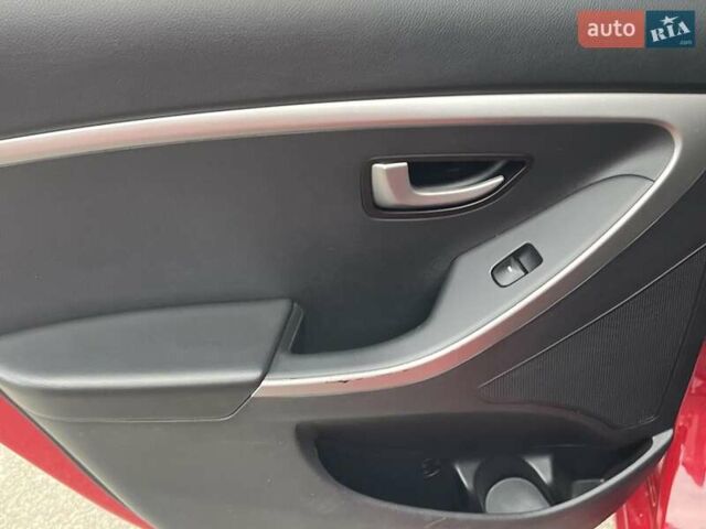 Хендай i30 2013 в Киеве на Automoto.ua Красный Хендай i30, объемом двигателя 1.4 л и пробегом 122 тыс. км за 9790 $, фото 18 на Automoto.ua