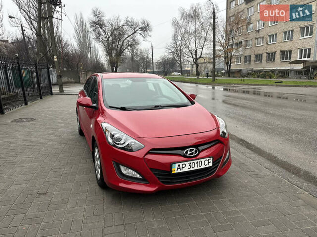 Червоний Хендай i30, об'ємом двигуна 1.4 л та пробігом 72 тис. км за 7800 $, фото 3 на Automoto.ua