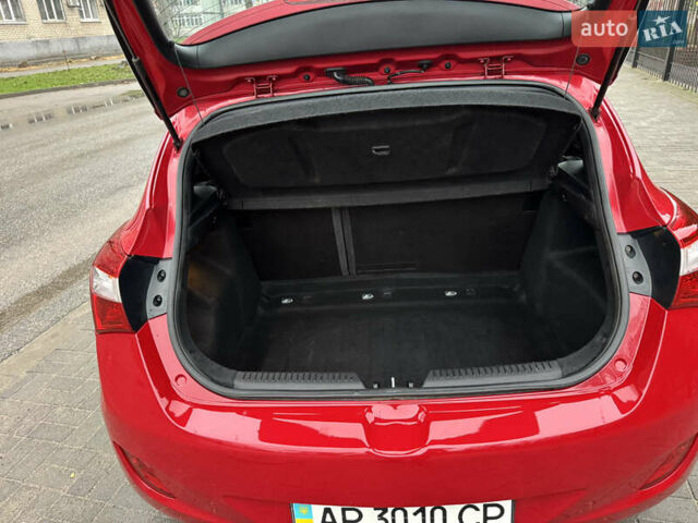 Червоний Хендай i30, об'ємом двигуна 1.4 л та пробігом 72 тис. км за 7800 $, фото 16 на Automoto.ua
