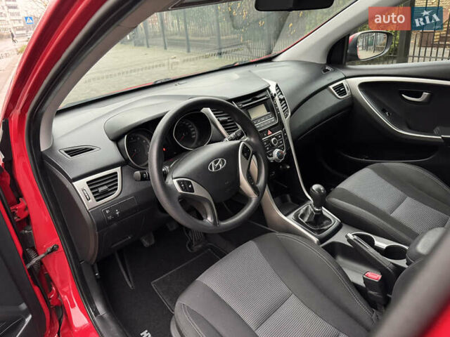 Червоний Хендай i30, об'ємом двигуна 1.4 л та пробігом 72 тис. км за 7800 $, фото 22 на Automoto.ua