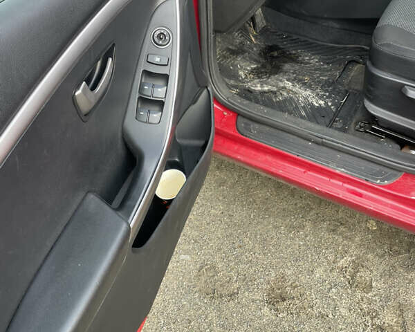 Хендай i30 2013 в Емильчином на Automoto.ua Красный Хендай i30, объемом двигателя 1.4 л и пробегом 85 тыс. км за 8200 $, фото 8 на Automoto.ua