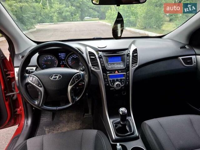 Красный Хендай i30, объемом двигателя 1.58 л и пробегом 208 тыс. км за 7700 $, фото 10 на Automoto.ua